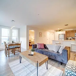 Holiday home Luxurious Modern 2br Sleeps 5 Coffee, Ac, Wifi, Halifax